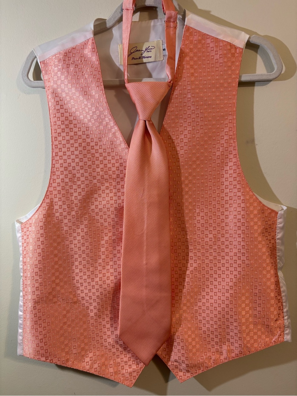 Jean Yves Pour L'Homme formal vest and tie men’s size small Coral peach color